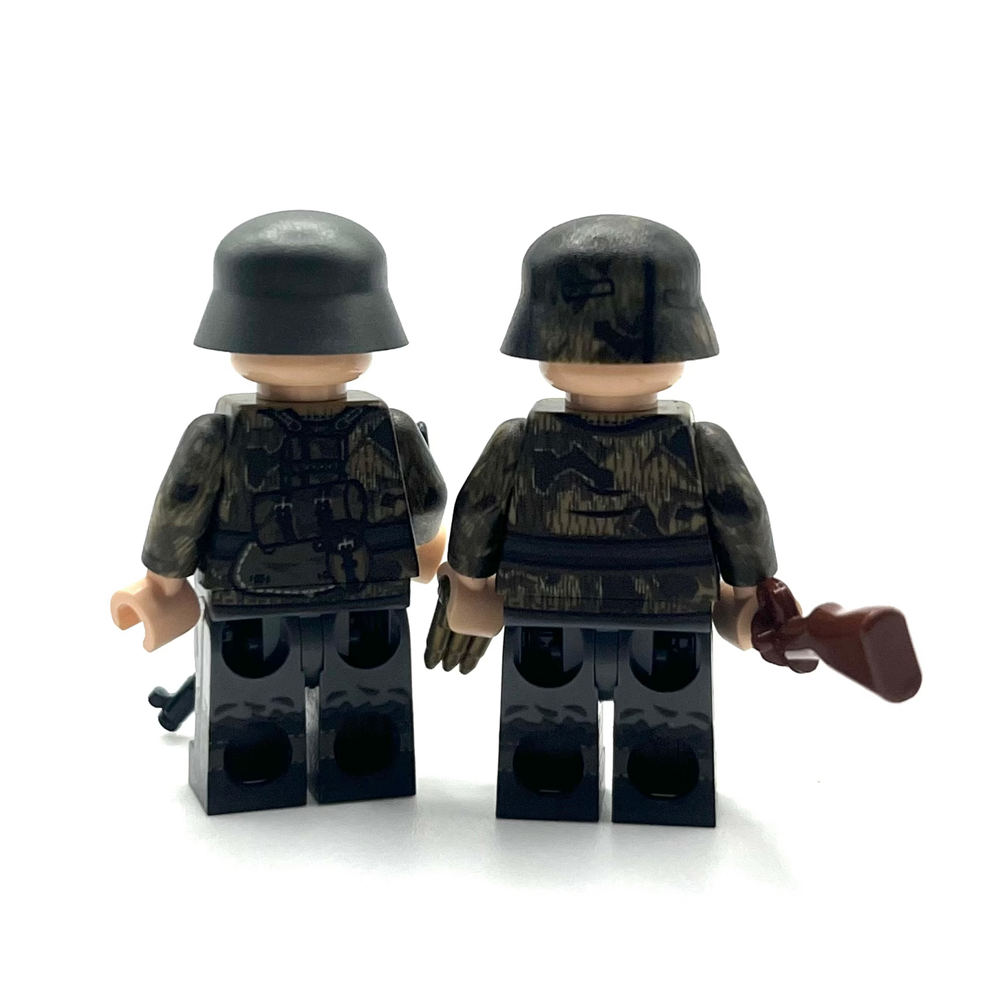 Exclusive Swamp Camo Minifigure Bundle | StuG III Ausf. G with sideskirts