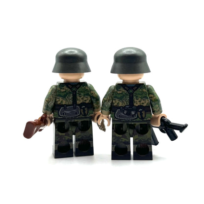 Exclusive Hermann Göring Division Minifigure Bundle | Sd.Kfz. 251/22 Ausf. D
