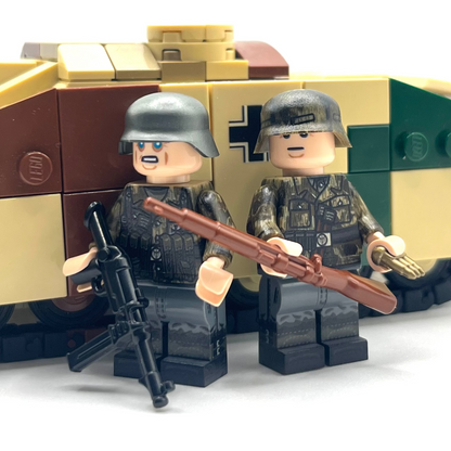 Exclusive Swamp Camo Minifigure Bundle | StuG III Ausf. G with sideskirts