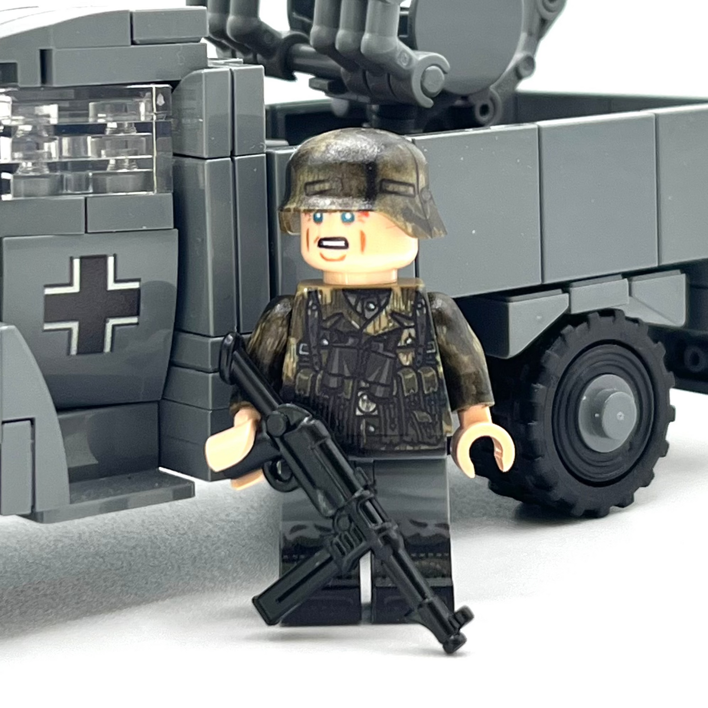 Exclusive Binoculars Swamp Camo Minifigure Bundle  | Blitz Truck 2cm Flak 38