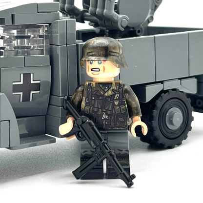 Exclusive Binoculars Swamp Camo Minifigure Bundle  | Blitz Truck 2cm Flak 38