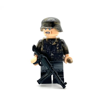 Exclusive Binoculars Swamp Camo Minifigure Bundle  | Blitz Truck 2cm Flak 38