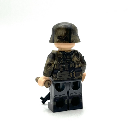 Exclusive Binoculars Swamp Camo Minifigure Bundle  | Blitz Truck 2cm Flak 38